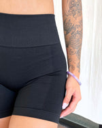 Alisa Seamless Shorts (Black)